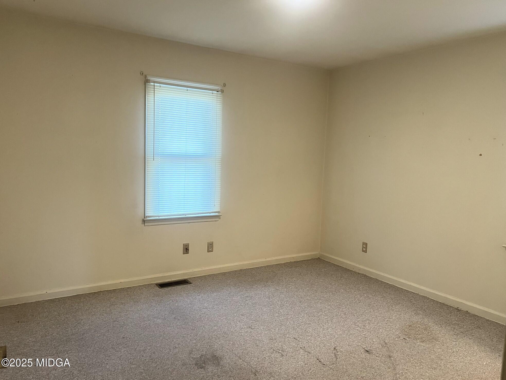 3640 South Walden Road Macon, GA 31216 - Photo 11 of 21 an empty room with a window
