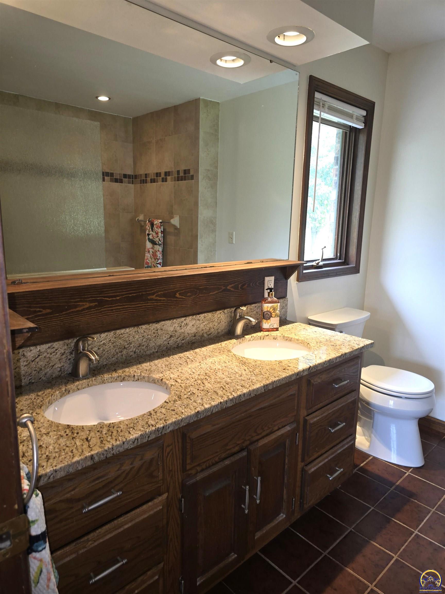 6257 West Lake Road Meriden, KS 66512 - Photo 32 of 77 un-suite