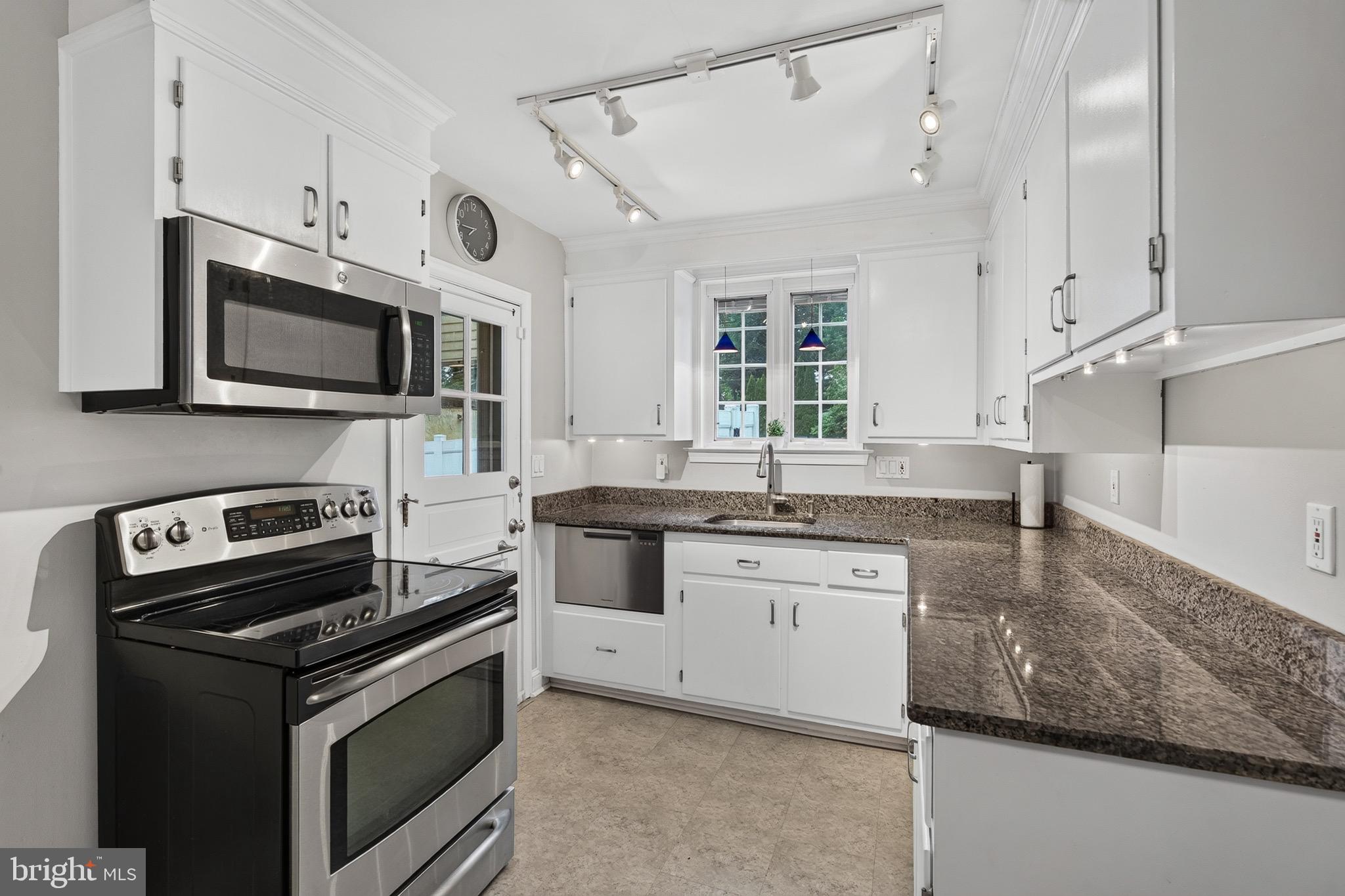 208 Stanton Road Havertown, PA 19083 - Photo 14 of 40