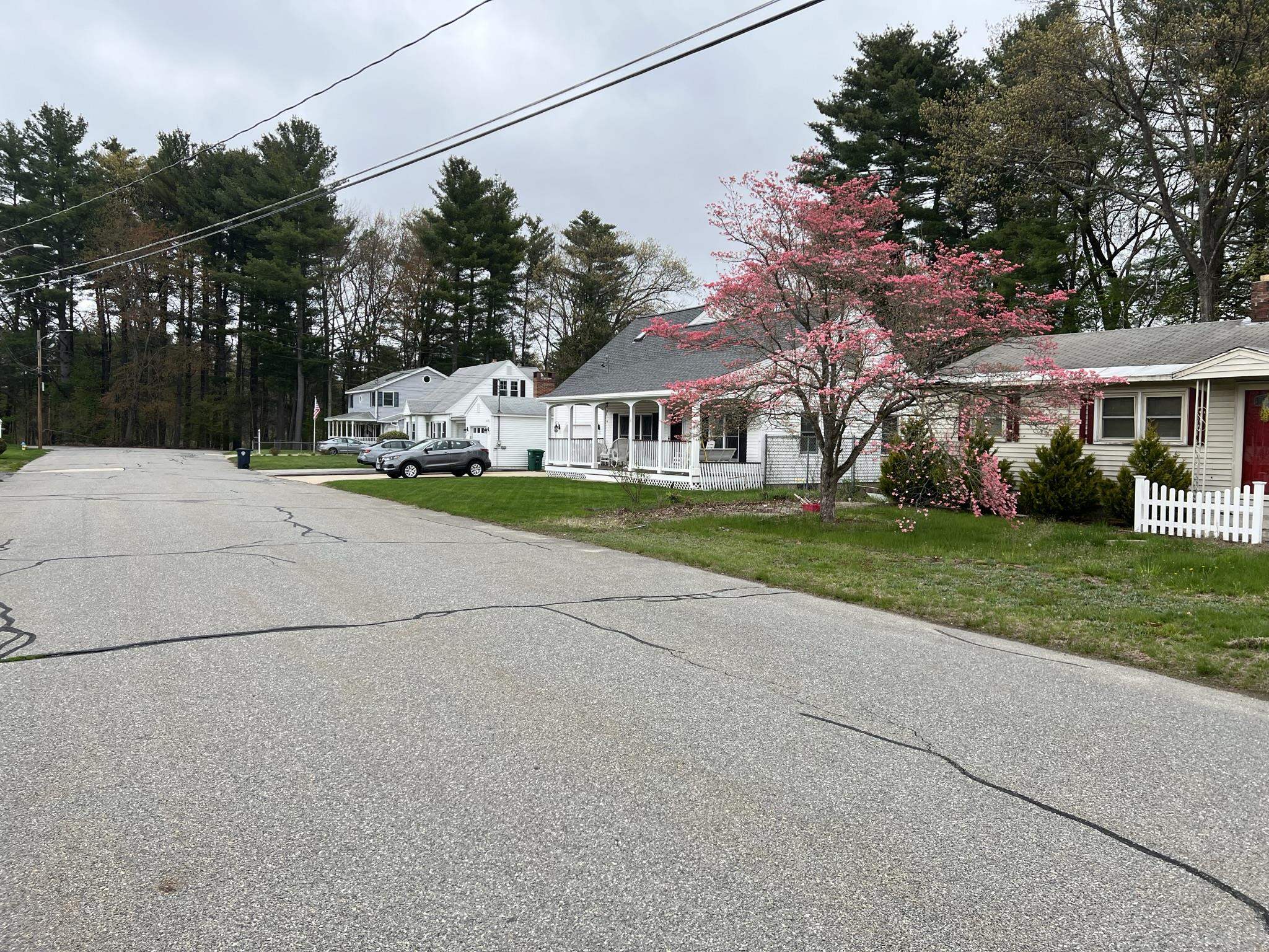 33 Raven Street Nashua, NH 03060 - Photo 2 of 18
