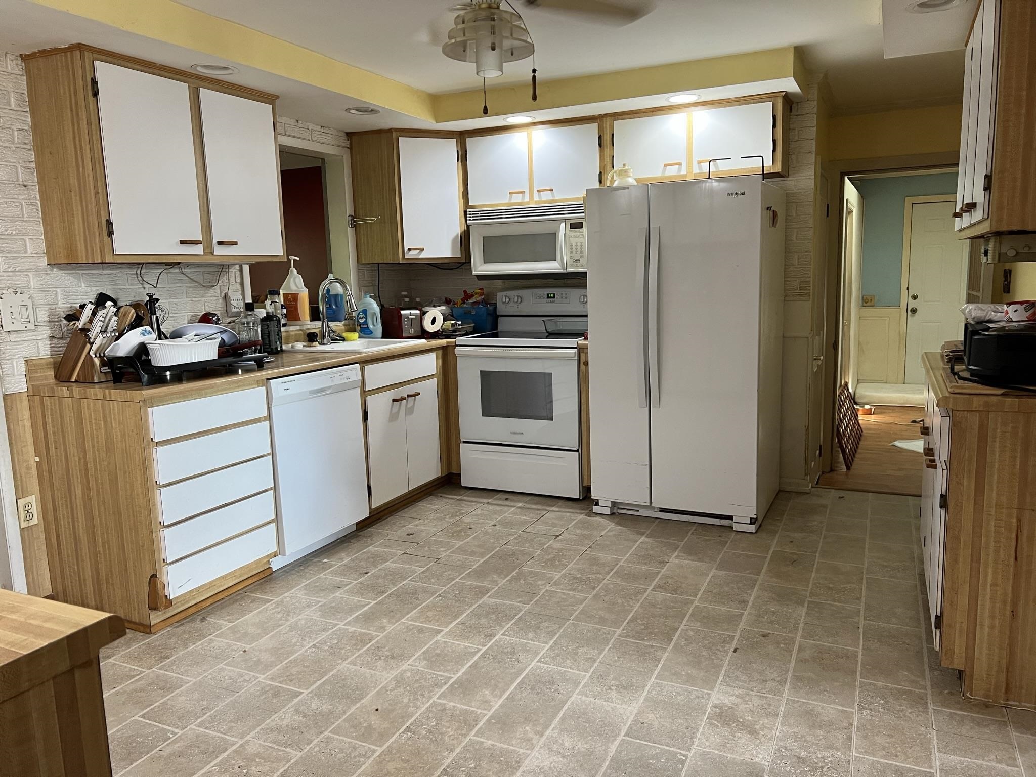 33 Raven Street Nashua, NH 03060 - Photo 3 of 18