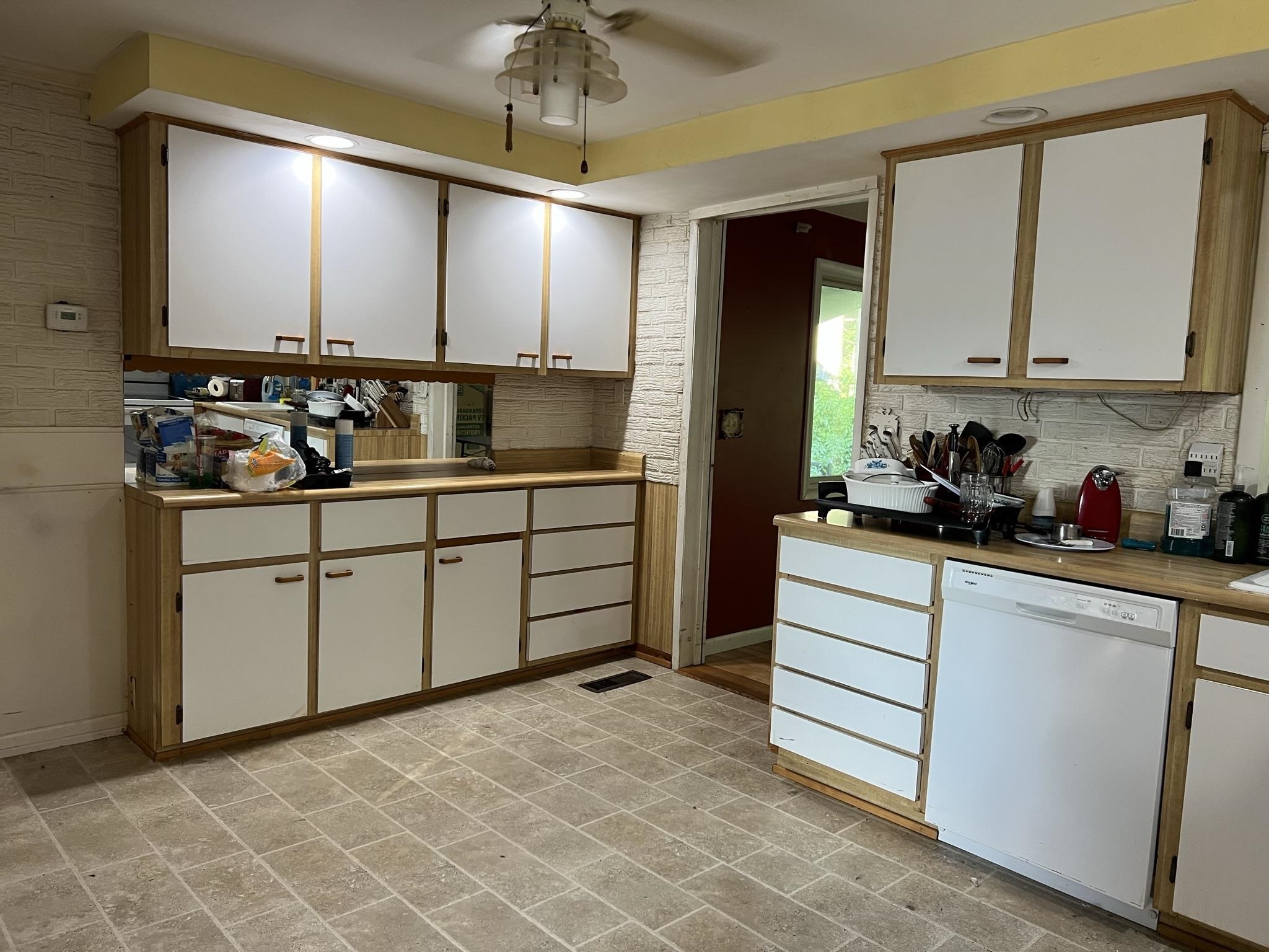 33 Raven Street Nashua, NH 03060 - Photo 4 of 18