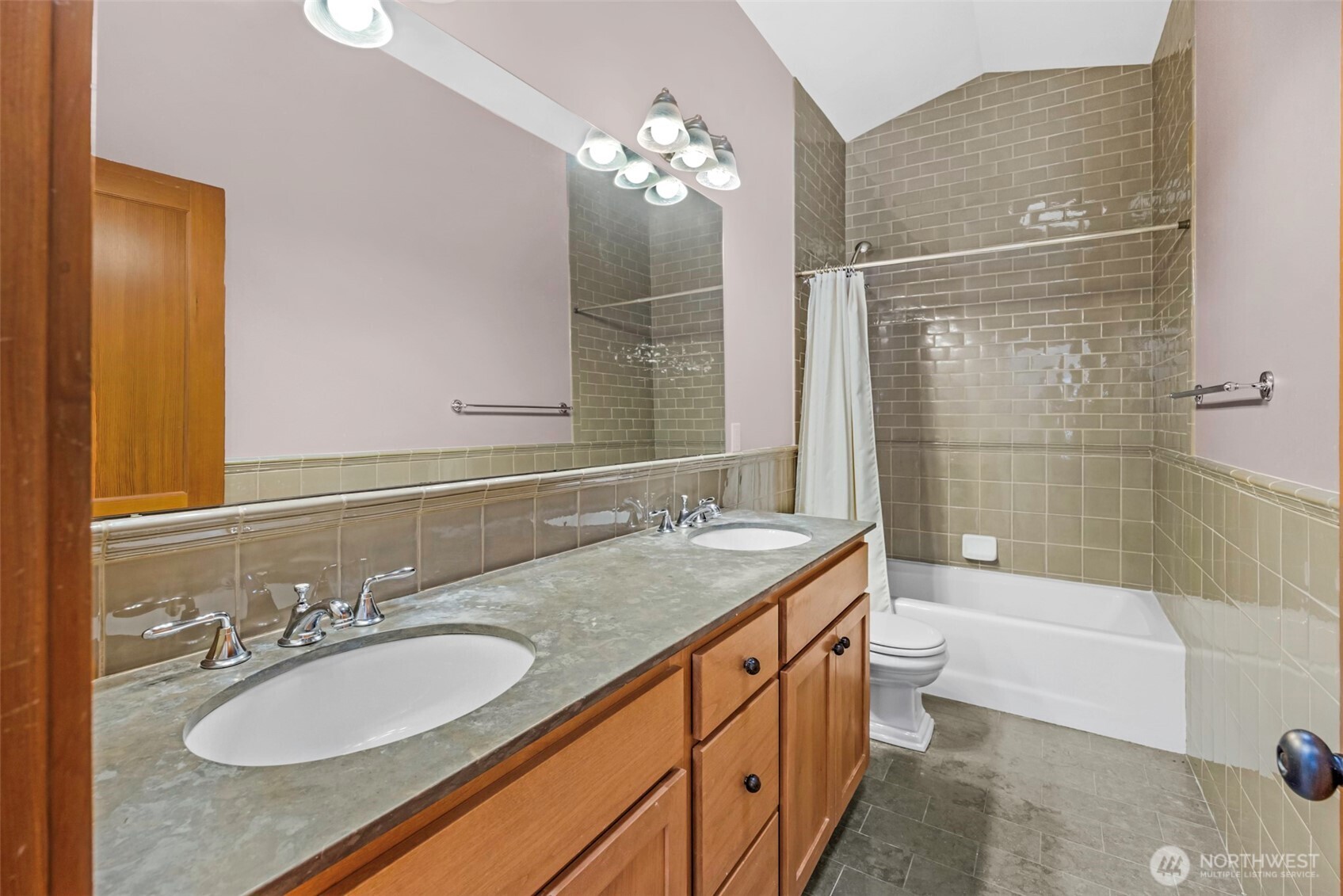 9130 45th Avenue Southwest, Unit B Seattle, WA 98136 - Photo 25 of 35