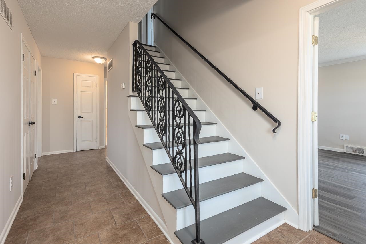 2718 Kate Bond Road Memphis, TN 38133 - Photo 16 of 39 Stairs featuring a textured ceiling