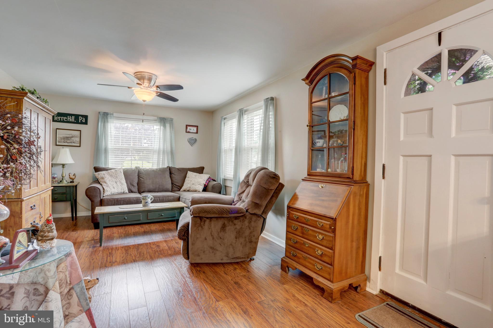 1025 Sun Valley Road Stevens, PA 17578 - Photo 5 of 34 Living Room