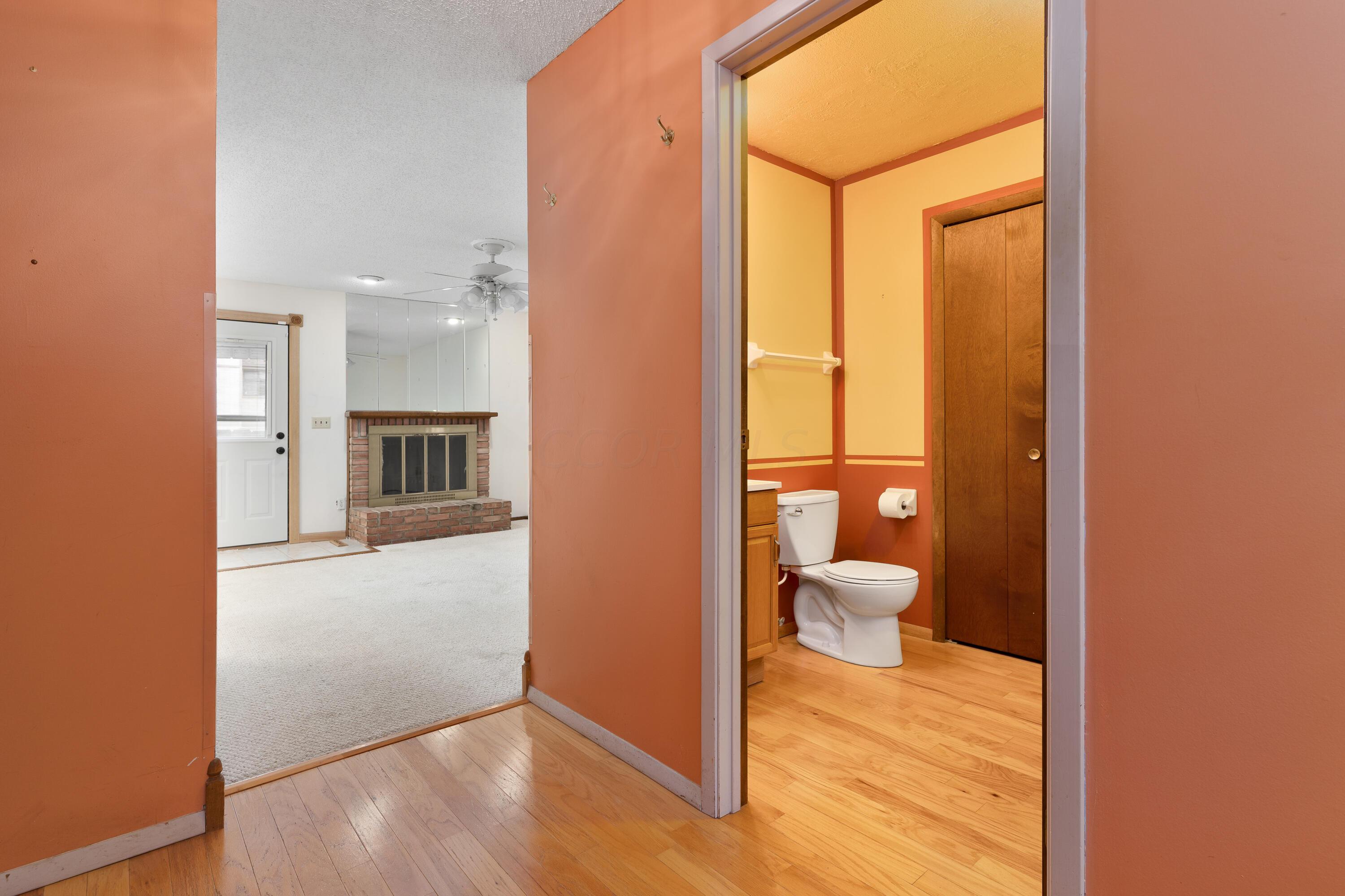 6270 Rutherford Place, Unit B Columbus, OH 43213 - Photo 9 of 39 Half Bath