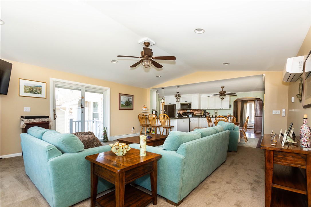 19 Silver Birch Road Warwick, RI 02888 - Photo 14 of 37 Great Room.