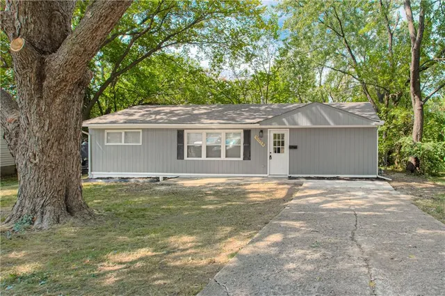 $179,900 | 11014 Cambridge Avenue, Kansas City, MO 64134