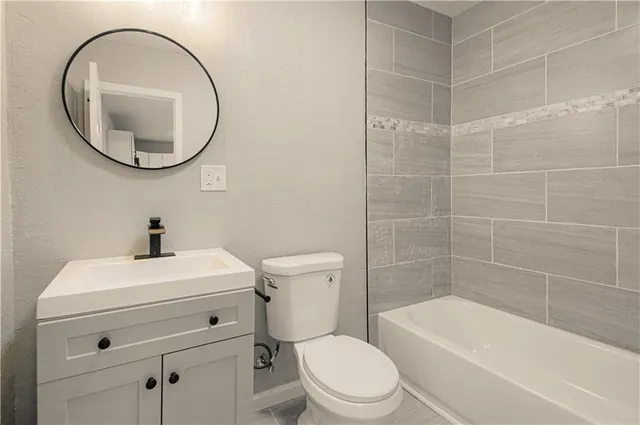 $179,900 | 11014 Cambridge Avenue, Kansas City, MO 64134