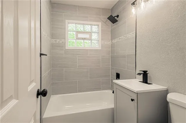 $179,900 | 11014 Cambridge Avenue, Kansas City, MO 64134