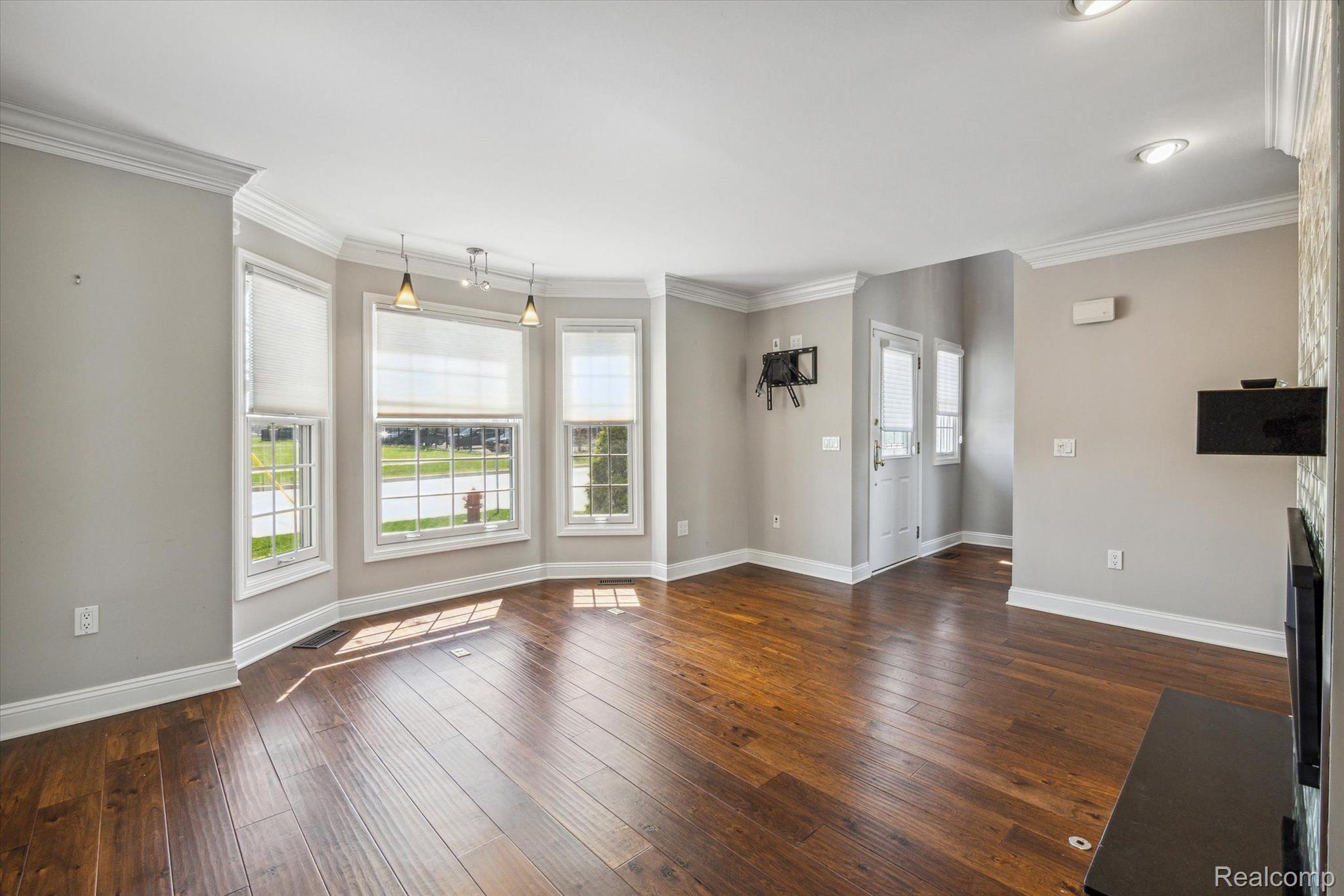 1670 Normandy Road, Unit 10 Clawson, MI 48017 - Photo 9 of 28 Bay Window In The Living Room