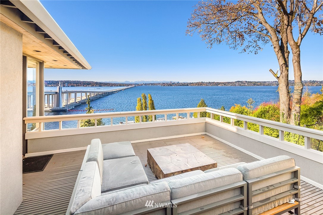 3223 Evergreen Point Road Medina, WA 98039 - Photo 19 of 36 a view of swimming pool with lounge chairs