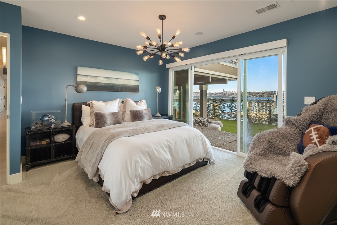 3223 Evergreen Point Road Medina, WA 98039 - Photo 23 of 36 a bed sitting in a bedroom next to a window