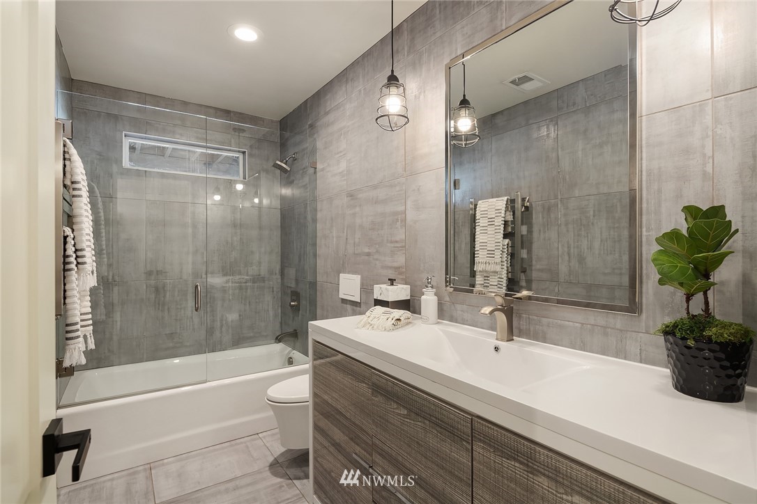 3223 Evergreen Point Road Medina, WA 98039 - Photo 25 of 36 a bathroom with a bathtub shower sink and toilet