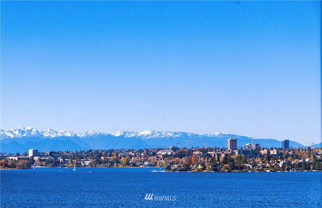 3223 Evergreen Point Road Medina, WA 98039 - Photo 3 of 36 a view of view of city and ocean