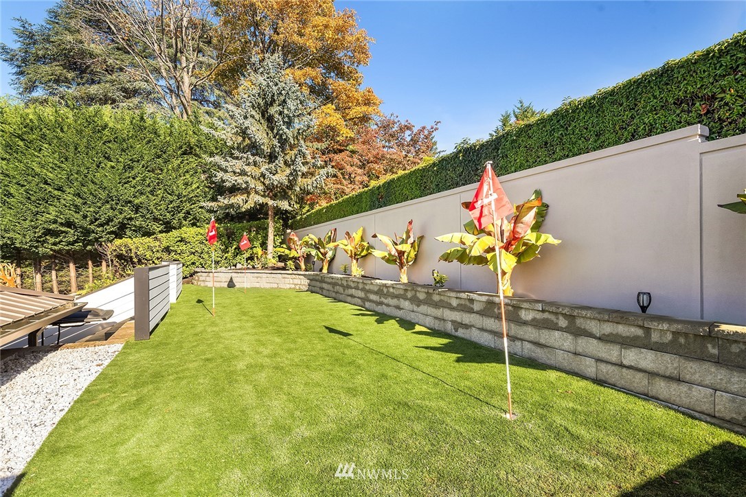3223 Evergreen Point Road Medina, WA 98039 - Photo 32 of 36 a view of an outdoor space