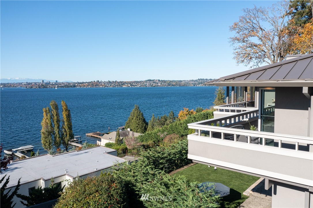 3223 Evergreen Point Road Medina, WA 98039 - Photo 33 of 36 an aerial view of a house with outdoor space and lake view
