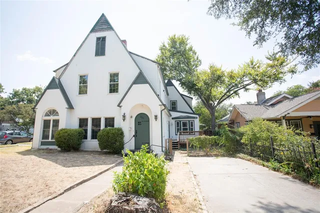 $3,500 | 201 West 33rd Street, Unit A, Austin, TX 78705