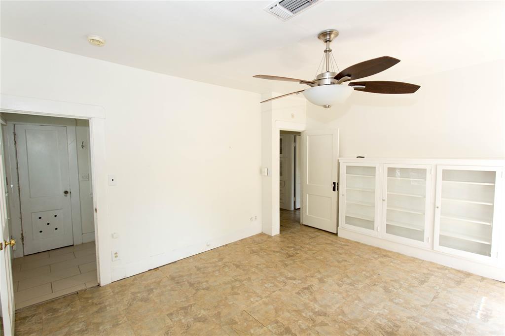 201 West 33rd Street, Unit A Austin, TX 78705 - Photo 11 of 20 an empty room with windows and fan