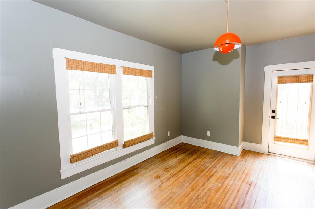 201 West 33rd Street, Unit A Austin, TX 78705 - Photo 14 of 20 a view of empty room with window and wooden floor