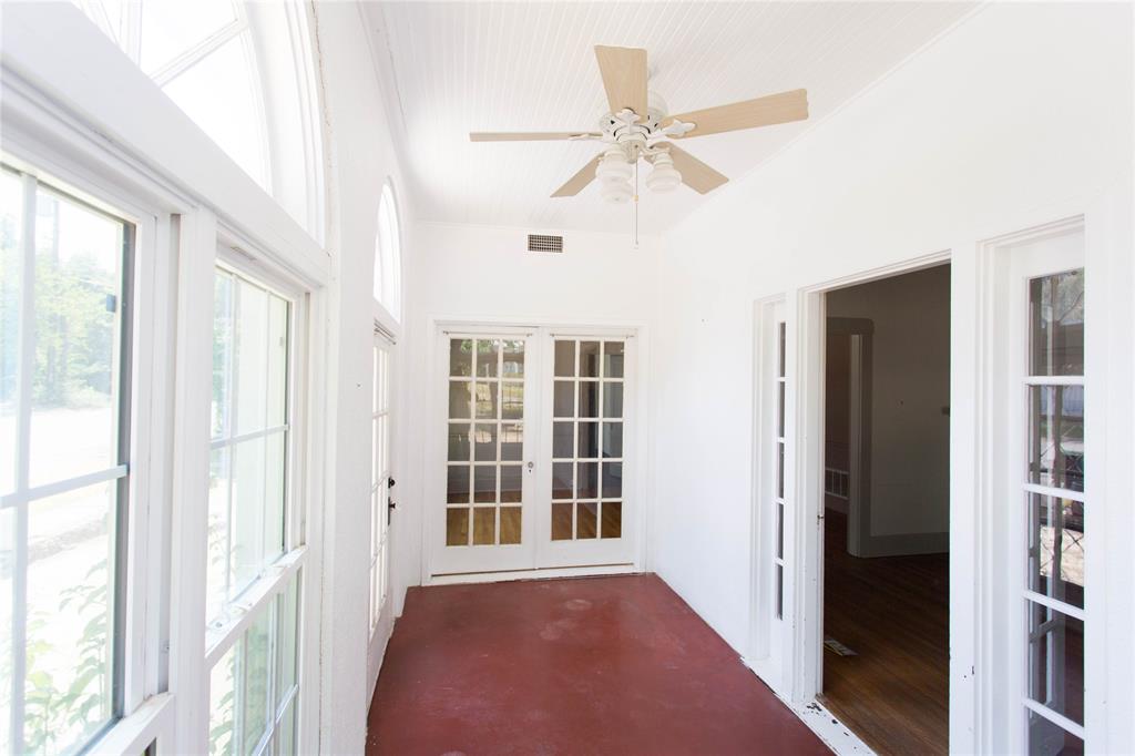 201 West 33rd Street, Unit A Austin, TX 78705 - Photo 4 of 20 a view of a room with a ceiling fan