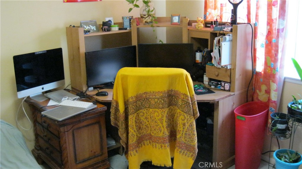 3673 Citronella Street Simi Valley, CA 93063 - Photo 12 of 16 Office