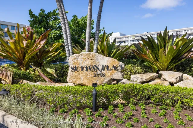 a view of a building in the background