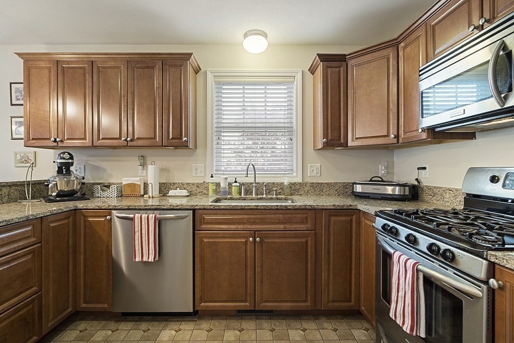 615 Nashua Road, Unit 8 Dracut, MA 01826 - Photo 15 of 39