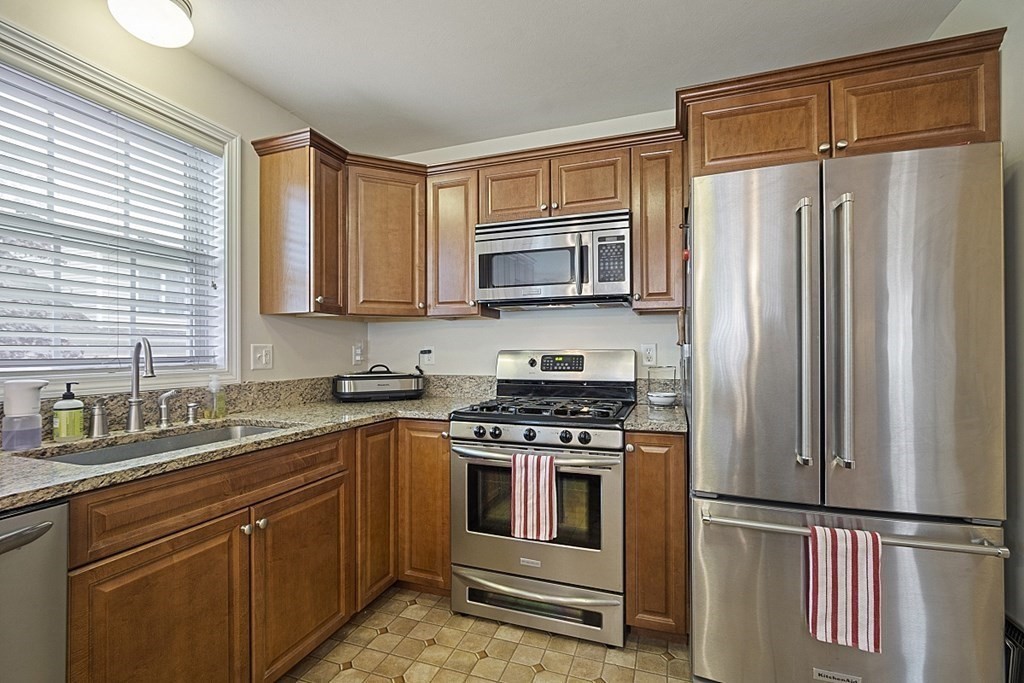 615 Nashua Road, Unit 8 Dracut, MA 01826 - Photo 9 of 39