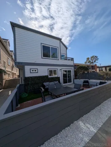 a front view of house with yard