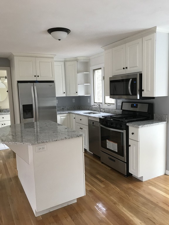 27 Cherokee Lane Walpole, MA 02081 - Photo 11 of 30 Gallery Image 11