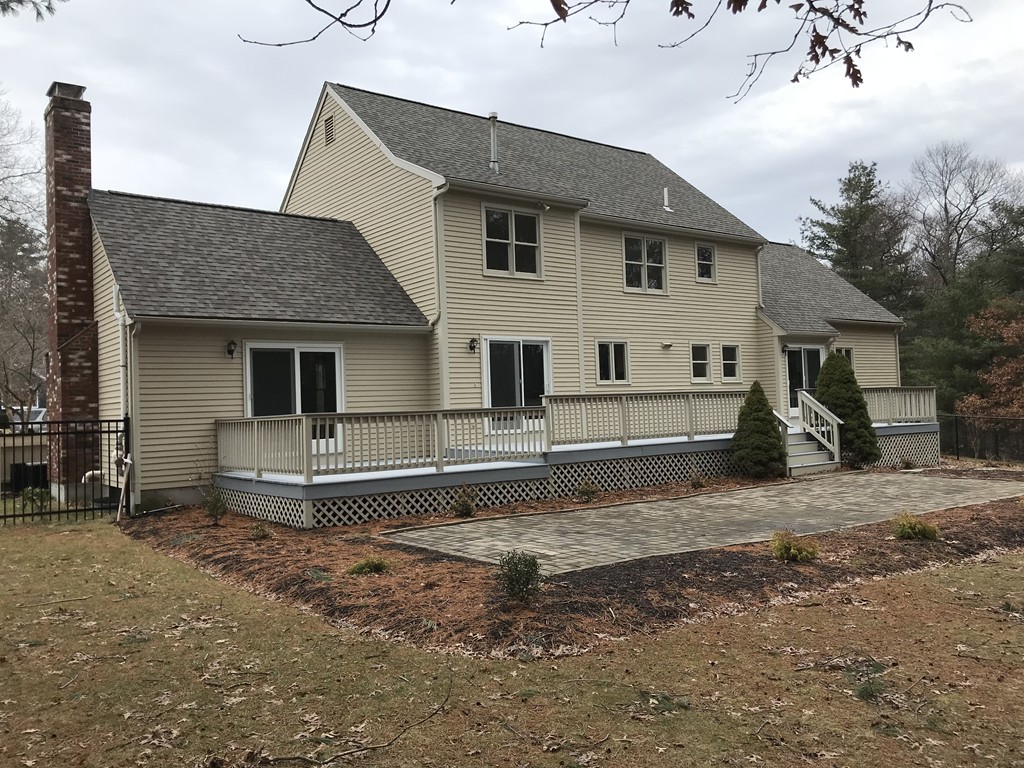 27 Cherokee Lane Walpole, MA 02081 - Photo 2 of 30 Gallery Image 2