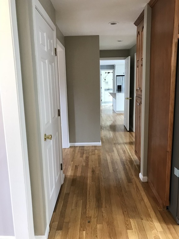 27 Cherokee Lane Walpole, MA 02081 - Photo 8 of 30 Gallery Image 8
