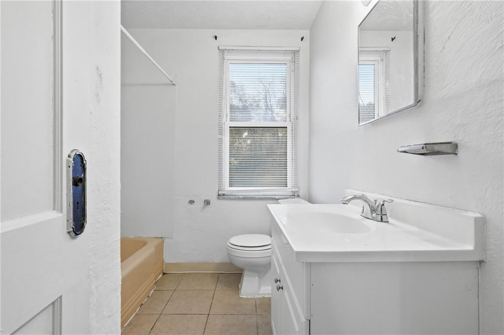 1264 Grove Road Pittsburgh, PA 15234 - Photo 20 of 27 Gallery Image 20