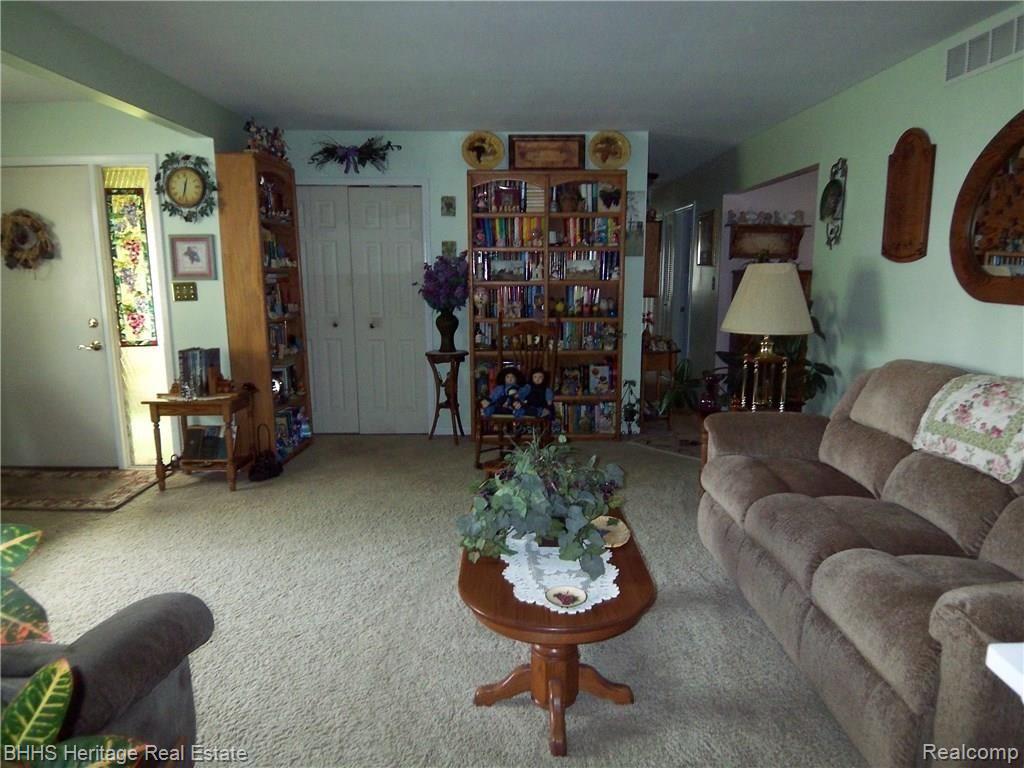 115 Thompson Street Howell, MI 48843 - Photo 24 of 25 100_0283.JPG
