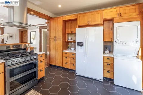 $789,000 | 2420 9th Avenue, Oakland, CA 94606