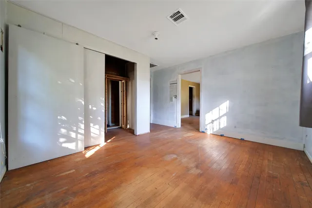 a view of a livingroom with wooden floor and a ceiling fan
