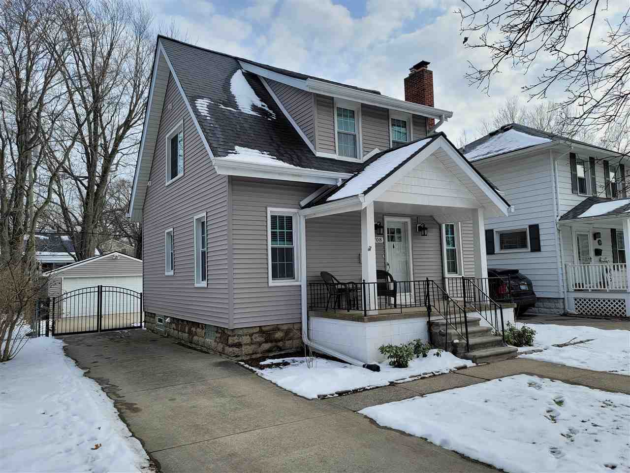 708 Lockwood Road Royal Oak, MI 48067 - Photo 2 of 34
