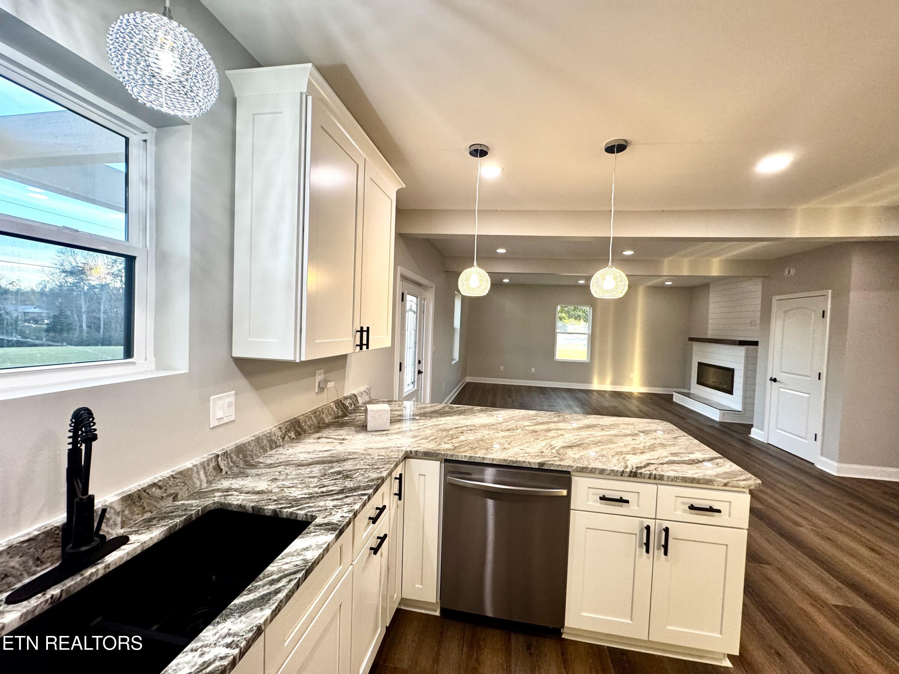 1545 Slover Springs Road Dandridge, TN 37725 - Photo 16 of 55 Kitchen