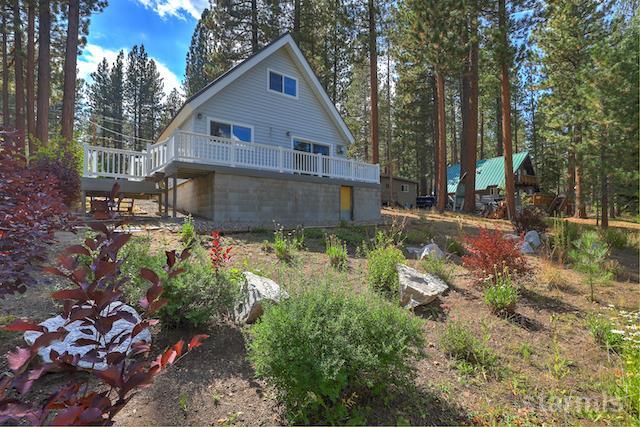 1429 Chinquapin Drive South Lake Tahoe, CA 96150 - Photo 6 of 37 a backyard of a house with lots of green space