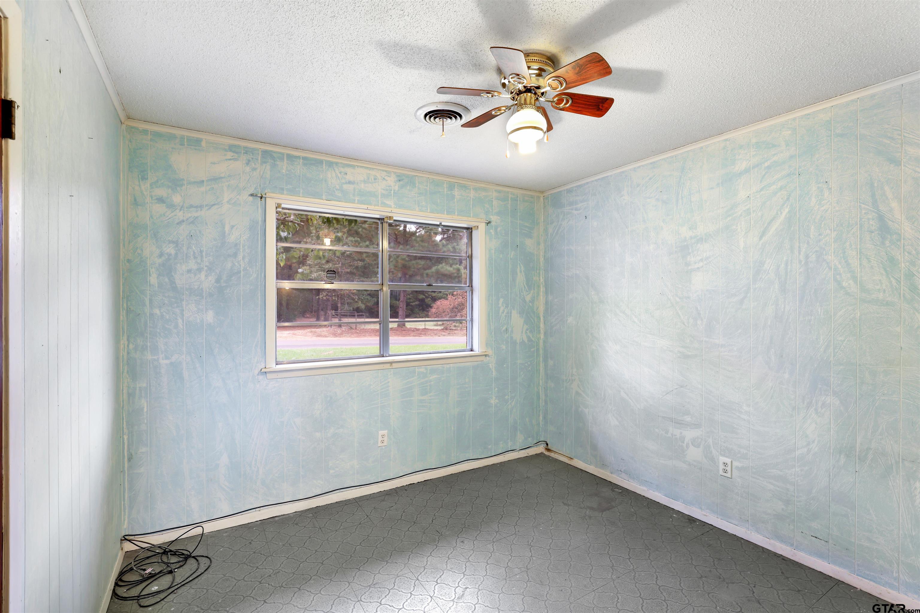11768 Rose Trail Pittsburg, TX 75686 - Photo 5 of 20 an empty room with a window