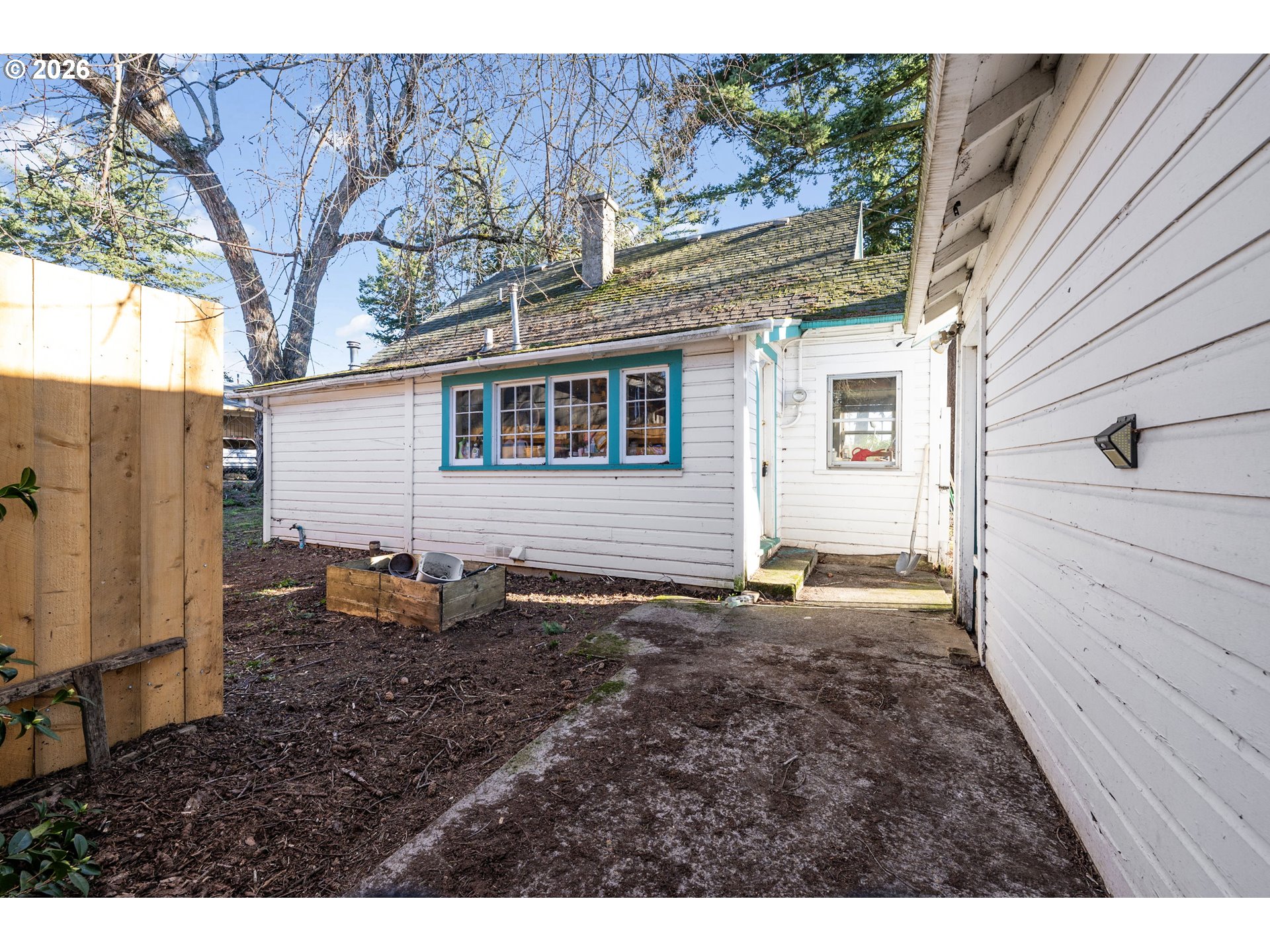 1601 Southeast 130th Avenue Portland, OR 97233 - Photo 26 of 35 a backyard of a house with wooden fence