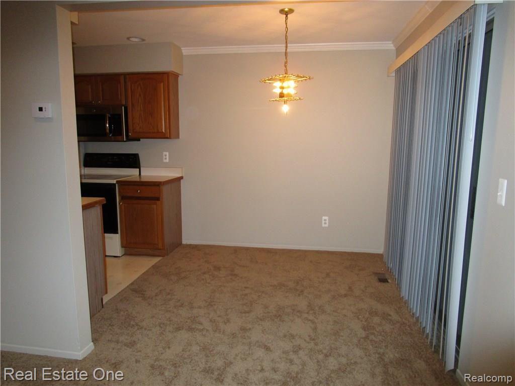 130 Pine Tree Ridge, Unit 50 Waterford, MI 48327 - Photo 5 of 22