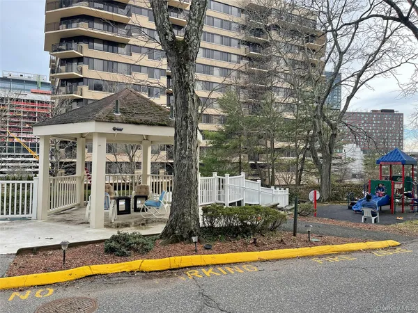 $2,700 | 26 Hillside Terrace, Unit F, White Plains, NY 10601