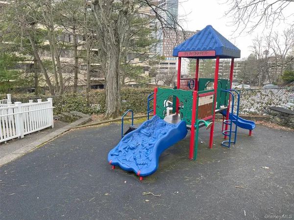 $2,700 | 26 Hillside Terrace, Unit F, White Plains, NY 10601