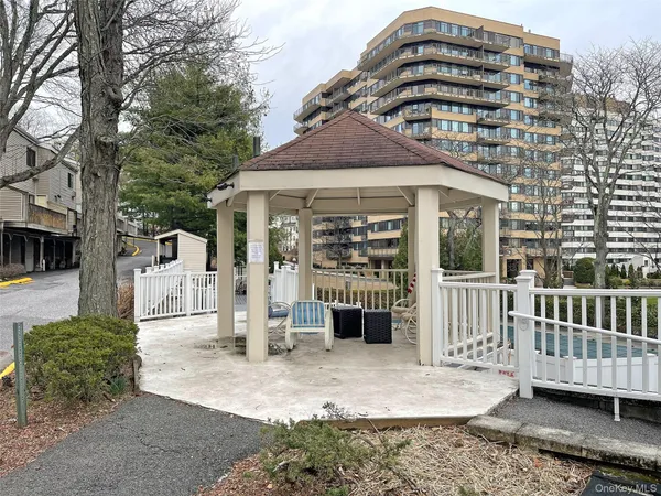 $2,700 | 26 Hillside Terrace, Unit F, White Plains, NY 10601