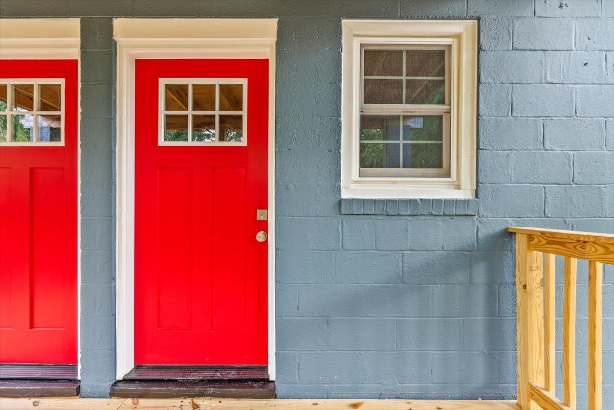 143 North Elkin Avenue Waynesboro, VA 22980 - Photo 29 of 36 a view of windows