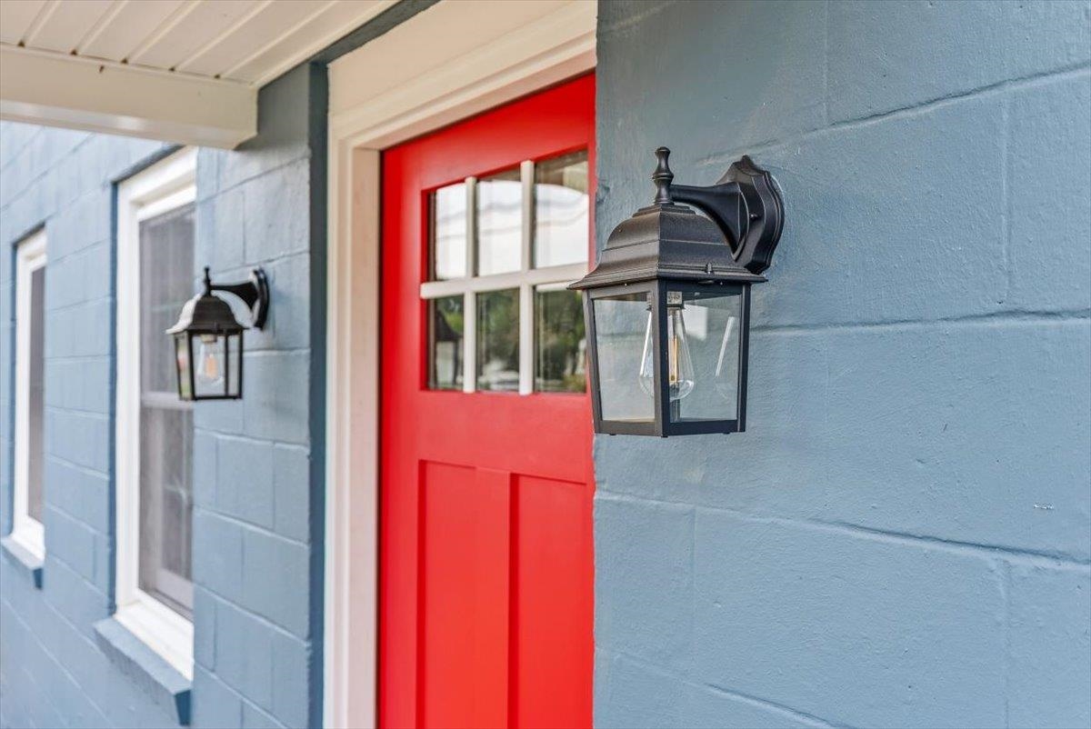 143 North Elkin Avenue Waynesboro, VA 22980 - Photo 3 of 36