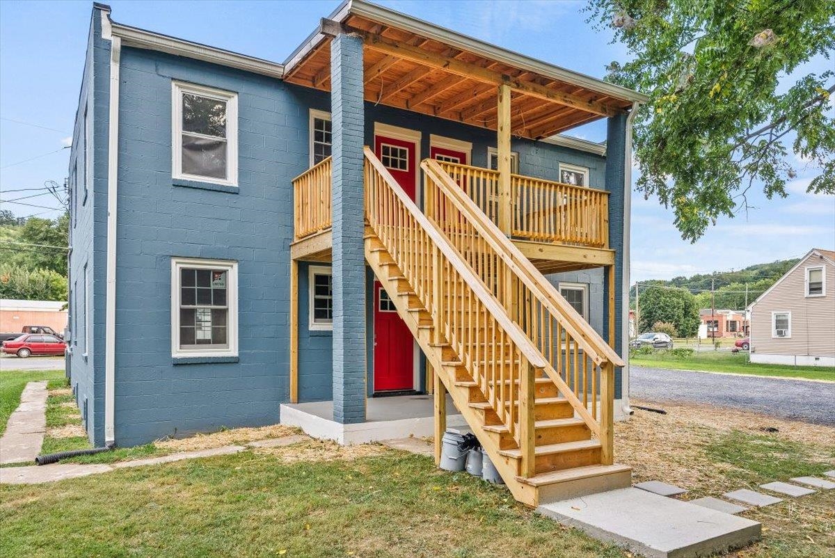 143 North Elkin Avenue Waynesboro, VA 22980 - Photo 33 of 36 a front view of a house with a yard