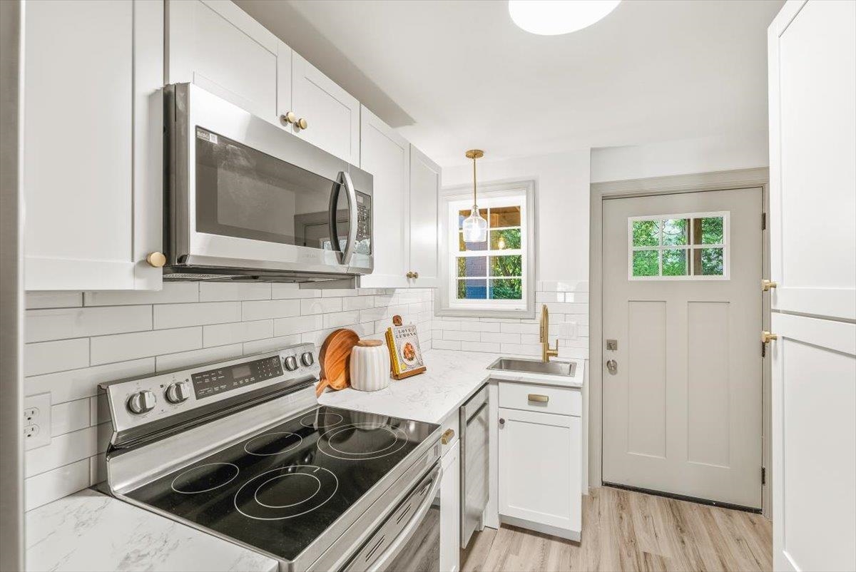 143 North Elkin Avenue Waynesboro, VA 22980 - Photo 6 of 36 a kitchen with a stove and a microwave